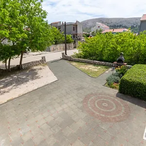 Luka Apartman